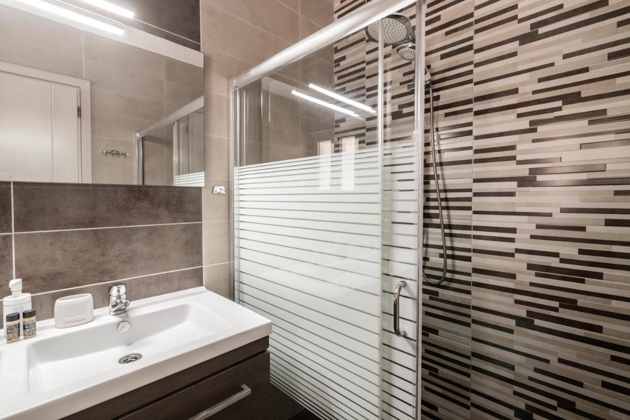 Villa Elizabeth - Seafront Classic Villa! Аргаси Экстерьер фото