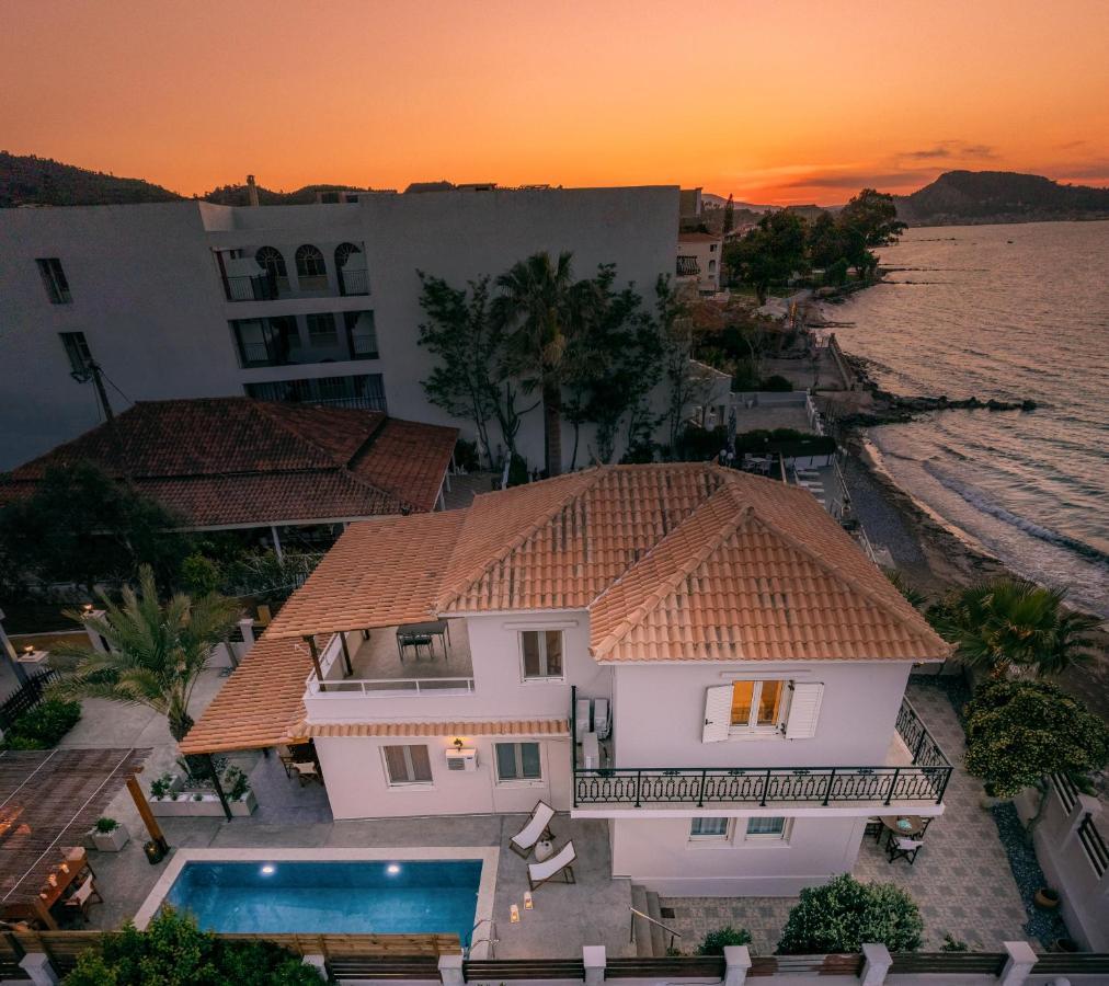 Villa Elizabeth - Seafront Classic Villa! Аргаси Экстерьер фото