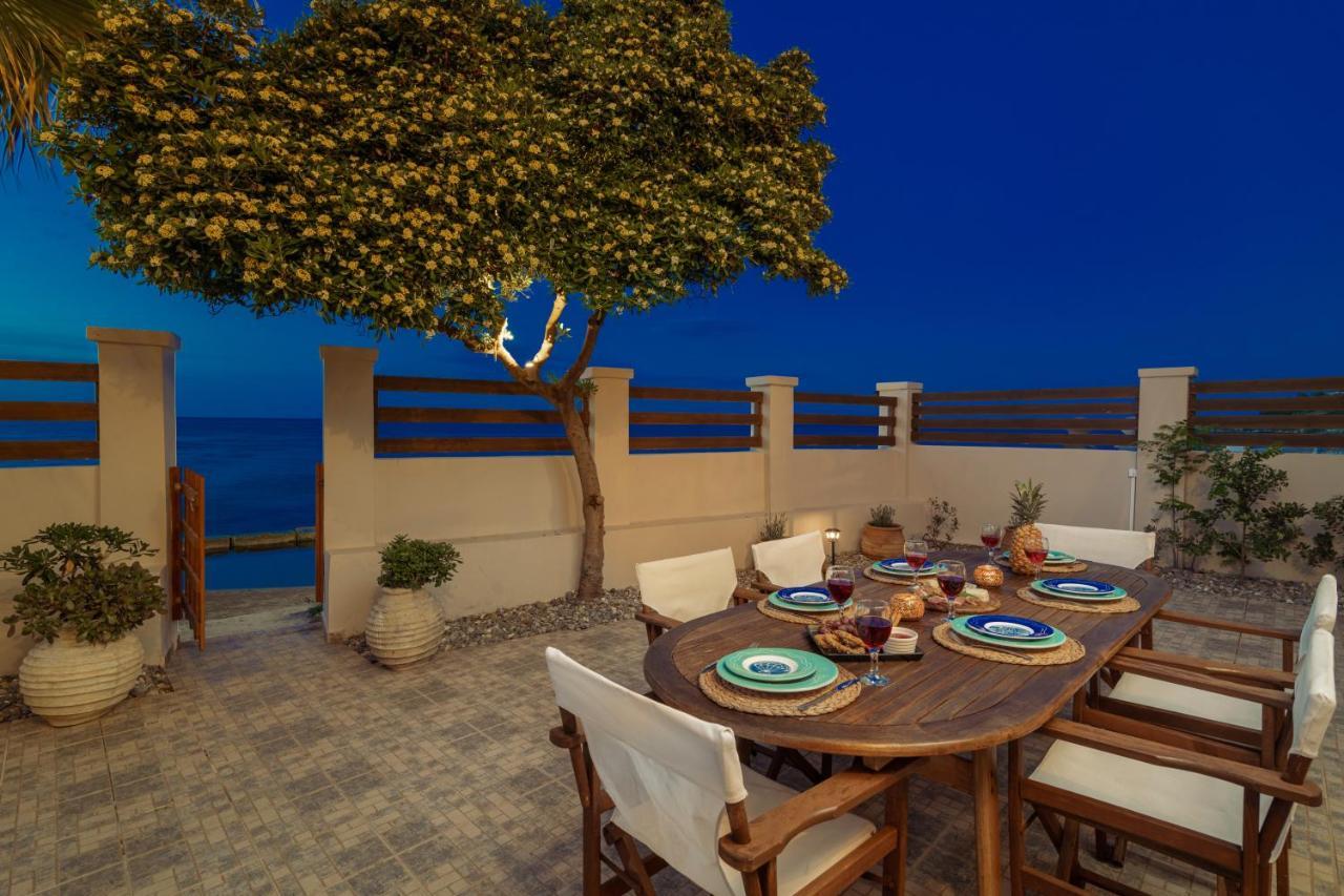 Villa Elizabeth - Seafront Classic Villa! Аргаси Экстерьер фото